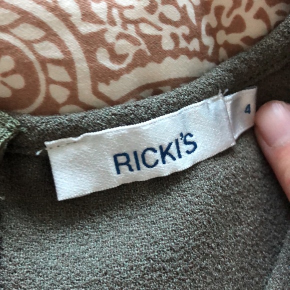 Sage Green Top - Picture 3 of 3